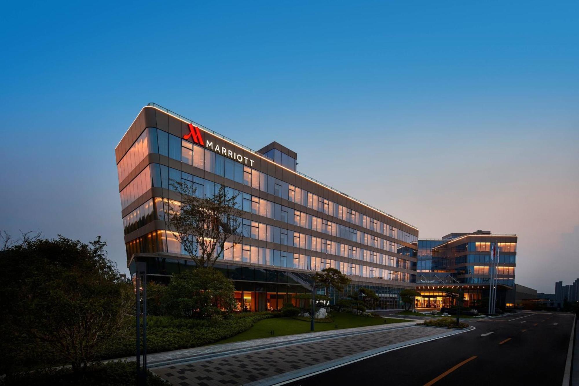 Xuzhou Marriott Hotel Lakeview Exteriör bild